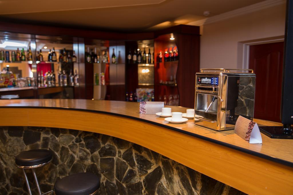 City Hotel Ust-Kamenogorsk ภายนอก รูปภาพ